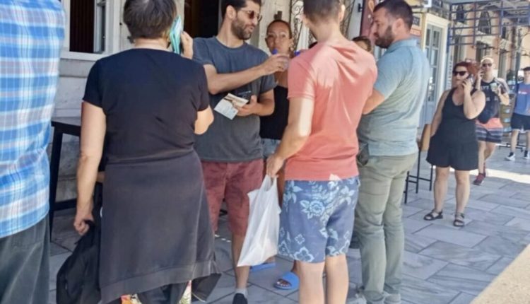 Κυκλάδες:-Ουρές-στα-πρακτορεία-λόγω-απαγορευτικού-απόπλου