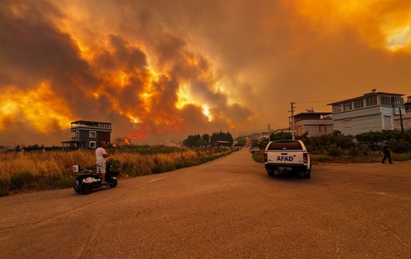 Μάχη-με-τις-δασικές-πυρκαγιές-δίνουν-για-δεύτερη-ημέρα-οι-πυροσβέστες-στην-Τουρκία