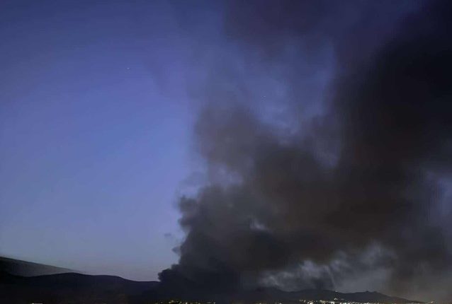 Φωτιά-τώρα-σε-εργοστάσιο-στα-Μέγαρα-–-Συναγερμός-στην-Πυροσβεστική,-ήχησε-το-«112»