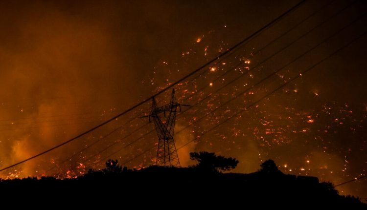 Ολονύχτια-μάχη-με-τις-φλόγες-στην-Ιεράπετρα:-Εκκενωθήκαν-οικισμοί-–-kαήκαν-σπίτια