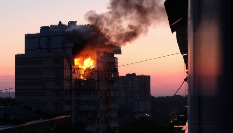Ουκρανία:-Νέο-ρωσικό-σφυροκόπημα-στο-Κίεβο-με-τουλάχιστον-23-τραυματίες