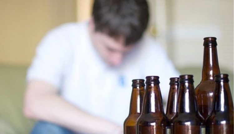 Ψηφίστηκε-ο-νόμος-που-απαγορεύει-πώληση-αλκοόλ-και-καπνού-σε-ανήλικους-Βαριά-πρόστιμα