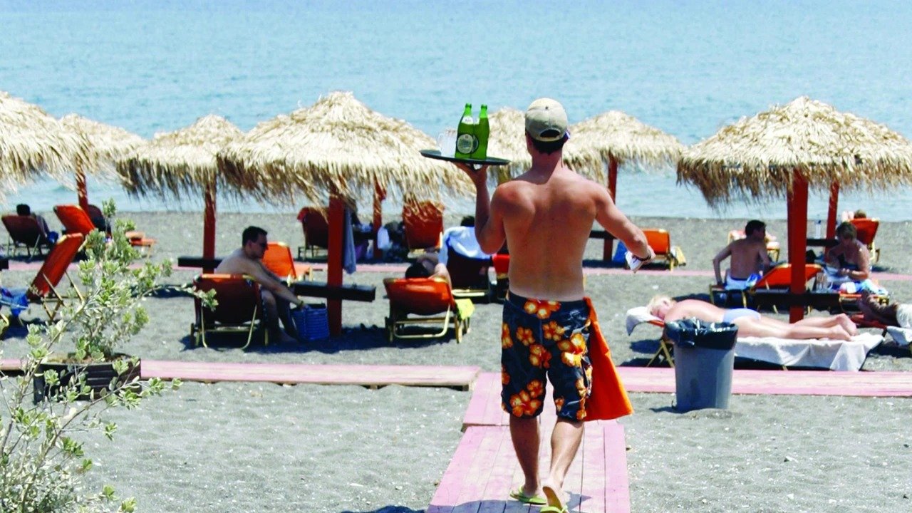 Φορολογικοί-έλεγχοι-σε-ξενοδοχεία,-ταβέρνες-και-παραλίες,-με-σύγχρονη-τεχνολογία