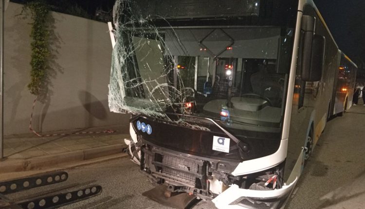 Νέο-ατύχημα-με-λεωφορείο-στον-παράδρομο-της-Βουλιαγμένης-στην-Αργυρούπολη