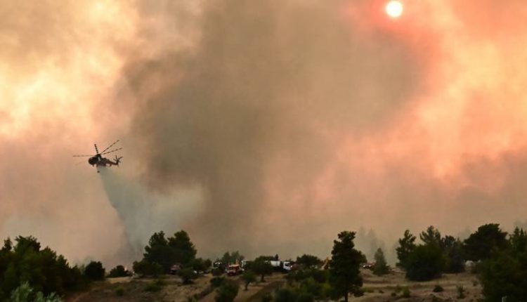 Σε-ύφεση-οι-πυρκαγιές-στον-Ωρωπό-και-στη-Θάσο
