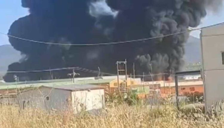 Πυρκαγιά-σε-εργοστάσιο-πλαστικών-στην-Αυλίδα