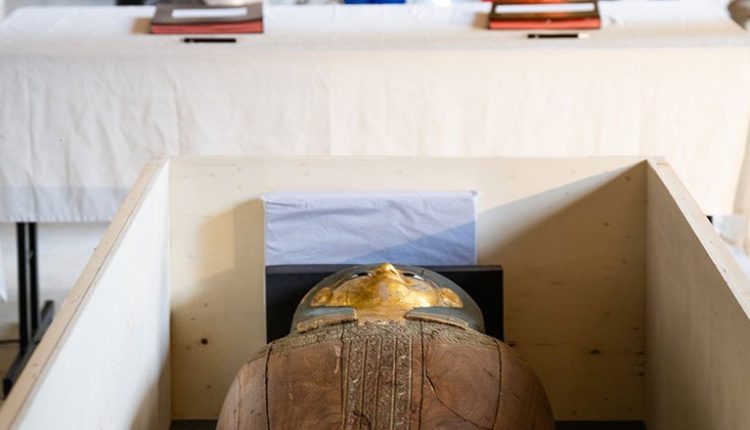 Το-Βέλγιο-επέστρεψε-στην-Αίγυπτο-σαρκοφάγο-3.000-ετών