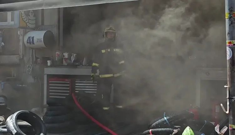 Διακοπή-κυκλοφορίας-στην-οδό-Μιχαλακοπούλου-λόγω-πυρκαγιάς-σε-κατάστημα