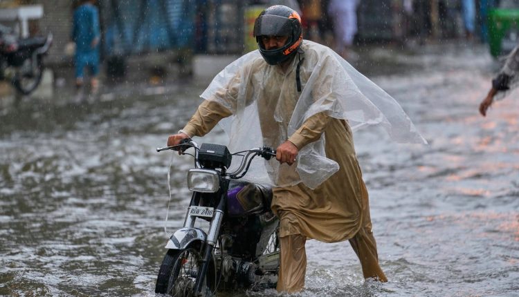 Πακιστάν:-Πάνω-από-50-νεκροί-μέσα-σε-24-ώρες-από-τις-σφοδρές-βροχοπτώσεις