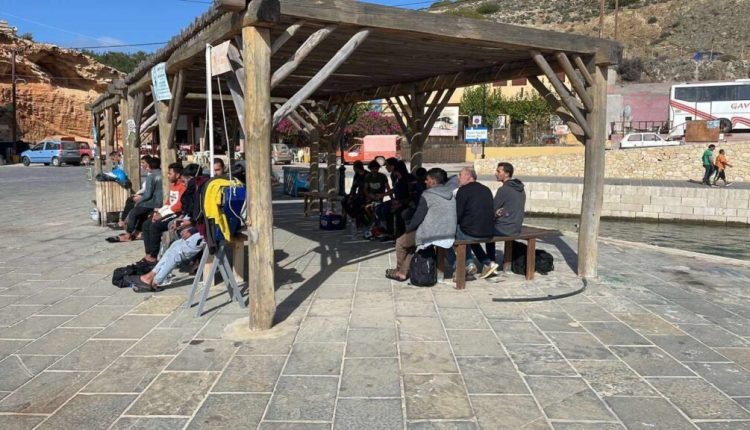 Διάσωση-174-παρανόμων-μεταναστών-νότια-της-Γαύδου:-Όλοι-θα-κρατηθούν-έγκλειστοι