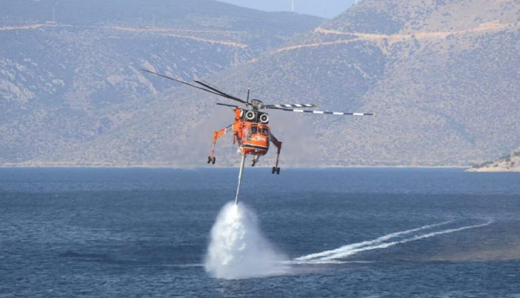 Αναγκαστική-προσθαλλάσωση-πυροσβεστικού-ελικοπτέρου-ανοιχτά-της-Ελευσίνας
