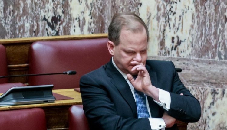 Παραπέμπεται-στο-Δικαστικό-Συμβούλιο-ο-Κ.-Καραμανλής-με-157-ψήφους