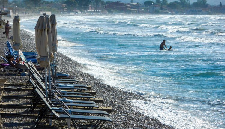 Καιρός:-Άνεμοι-έως-7-μποφόρ-και-θερμοκρασίες-έως-34-βαθμούς-–-Πού-αναμένονται-βροχές-σήμερα-Σάββατο