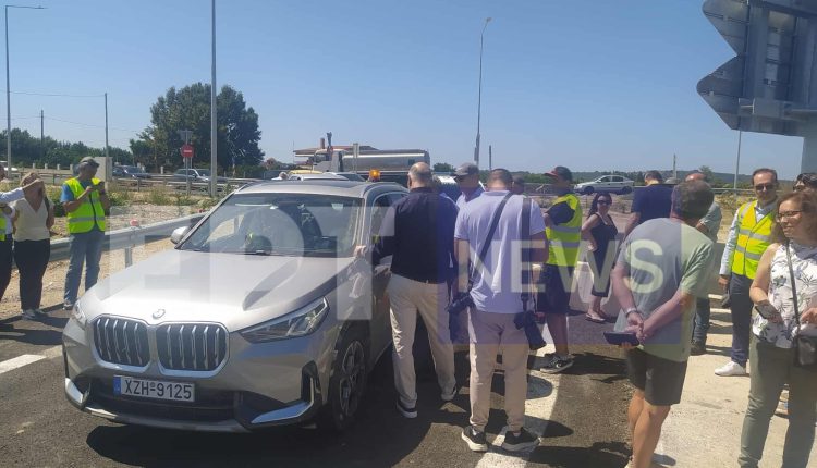 Στην-κυκλοφορία-η-Πατρών-–-Πύργου-–-Εικόνες-από-τα-πρώτα-αυτοκίνητα