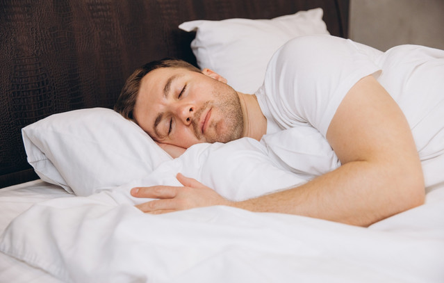 Επιστήμονες-βρήκαν-πώς-και-πότε-ο-εγκέφαλος-αποφασίζει-να-μας-στείλει-για-ύπνο