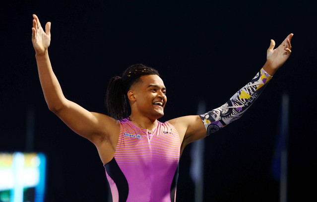 Απίστευτος-Καραλής:-4η-καλύτερη-επίδοση-όλων-των-εποχών-και-πανελλήνιο-ρεκόρ-με-6,08μ.