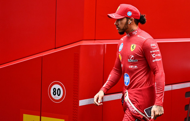 Ξέσπασμα-Χάμιλτον:-Είμαι-άχρηστος,-η-ferrari-πρέπει-να-αλλάξει-οδηγό