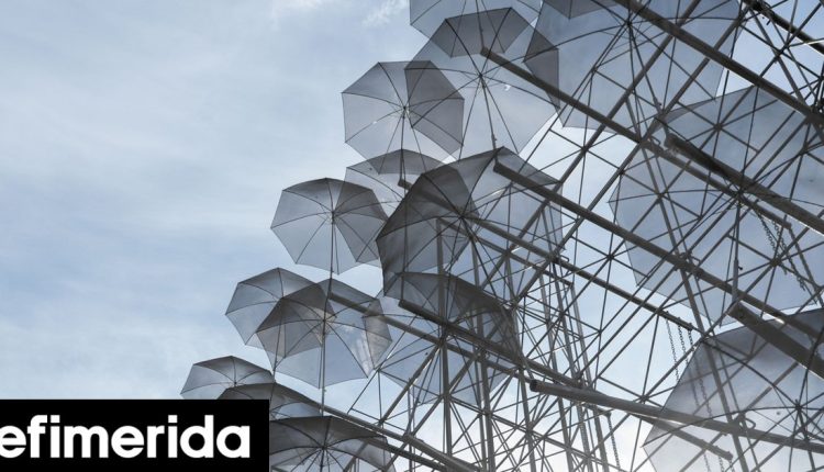 Λίφτινγκ-στις-Ομπρέλες-του-Ζογγολόπουλου-στη-ΔΕΘ-Η-μοναδική-εκδοχή-του-έργου-που-κινείται-με-νερό-[εικόνες]