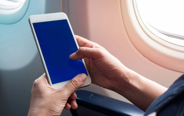 Αυτό-το-κινητό-απαγορεύεται-στις-πτήσεις,-γιατί-μπορεί-να-εκραγεί