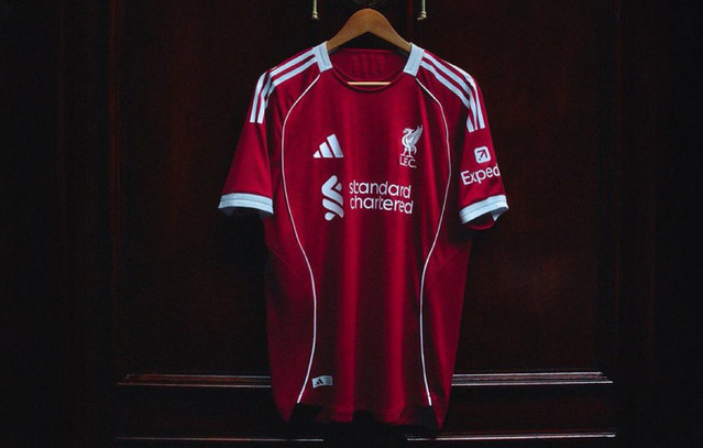 Παρουσιάστηκε-η-φανέλα-της-Λίβερπουλ-για-το-2025/26