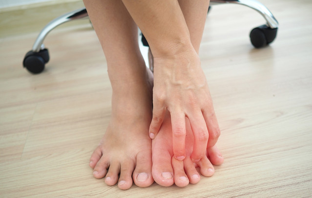 Πώς-επηρεάζει-η-ψωριασική-αρθρίτιδα-τα-πόδια-σας