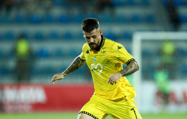 Άρης:-Εξιτήριο-στον-Πέρεθ-μετά-την-επίθεση-σκύλου-–-Στο-γήπεδο-για-τη-ρεβάνς-με-Αράζ