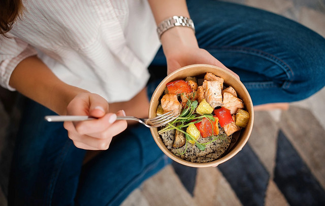 Ρύθμιση-σακχάρου-και-απώλεια-βάρους-–-Το-«κλειδί»-δεν-είναι-μόνο-τι-τρως,-αλλά-και-με-ποια-σειρά-το-τρως