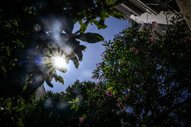 Οδηγίες-προστασίας-από-το-υπουργείο-Υγείας-για-τον-ισχυρό-καύσωνα-που-πλήττει-τη-χώρα