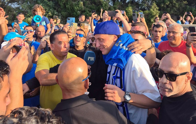 Πάφος:-Αποθεωτική-υποδοχή-για-τον-Νταβίντ-Λουίζ-στο-αεροδρόμιο