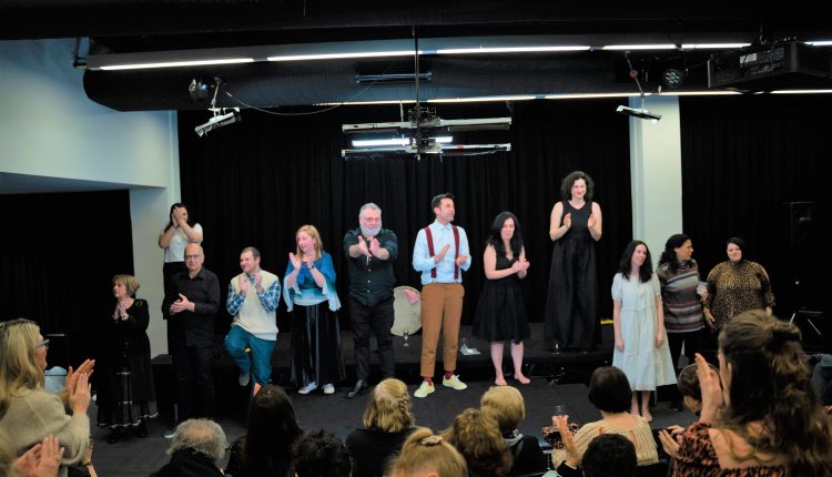 ΟΙ-«ΜΟΝΟΙ»-ΕΦΕΡΑΝ-ΓΕΛΙΟ-ΚΑΙ-ΣΥΓΚΙΝΗΣΑΝ-ΤΟ-ΚΟΙΝΟ-ΤΗΣ-ΜΕΛΒΟΥΡΝΗΣ