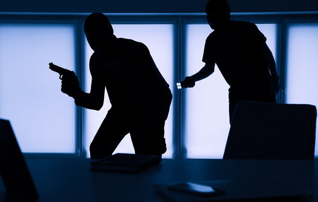 Τρόμος-για-τα-νοικοκυριά-οι-διαρρήξεις-τους-καλοκαιρινούς-μήνες-–-Πώς-«προδίδεται»-η-απουσία-από-το-σπίτι