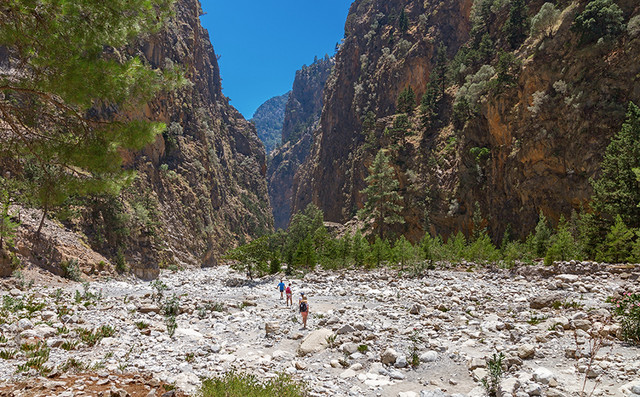 Ολονύχτια-επιχείρηση-διάσωσης-στο-φαράγγι-της-Σαμαριάς-–-Τραυματισμός-Γάλλου-τουρίστα-σε-δυσπρόσιτο-σημείο