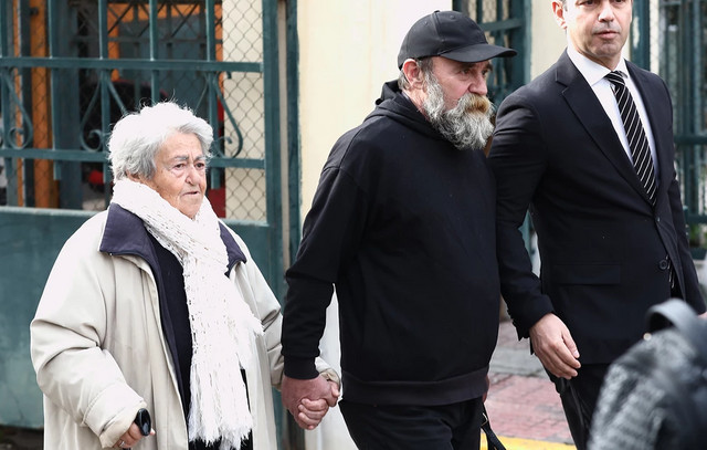 Πέθανε-η-μητέρα-του-Κωνσταντίνου-Πολυχρονόπουλου-–-Ήταν-συγκατηγορούμενη-του