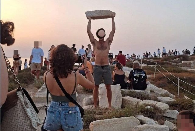 Καταγγελία-του-δημάρχου-Νάξου-για-τα-συρματοπλέγματα-στην-Πορτάρα-–-Ποιοι-και-γιατί-οδηγήθηκαν-στο-αστυνομικό-τμήμα