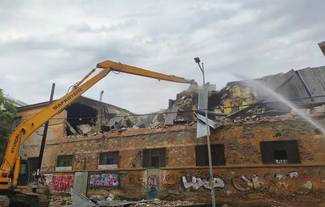 Τέλος-εποχής-στη-Χαριλάου:-Κατεδαφίζεται-το-εργοστάσιο-«Αλυσίδα»-–-Πώς-θα-αξιοποιηθεί-ο-χώρος