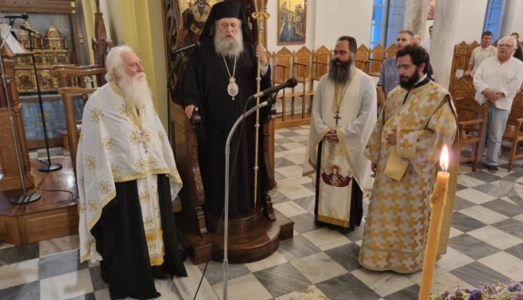 Η-Ακολουθία-της-Ιεράς-Παρακλήσεως-στη-Νάουσα-της-Πάρου