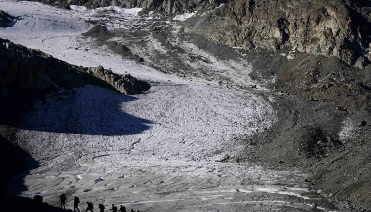 Ελβετία:-Το-λιώσιμο-των-παγετώνων-απειλεί-να-εξαφανίσει-χωριά-των-Άλπεων-–-Προβληματισμός-για-το-υψηλό-κόστος-προστασία-τους