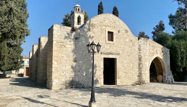 Τρούλλοι:-Μνημόσυνο-πατρός-Αντωνίου-στον-Παλαιό-Ιερό-Ναό-Αγίου-Μάμαντος