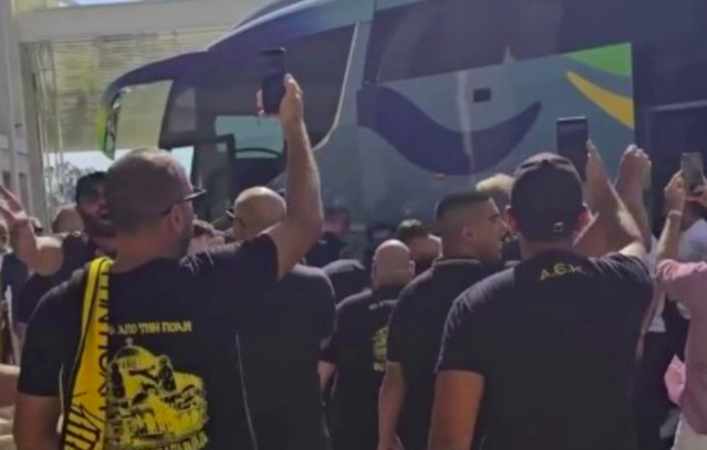 ΑΕΚ:-Αποθεωτική-υποδοχή-στο-ξενοδοχείο-της-στη-Λεμεσό