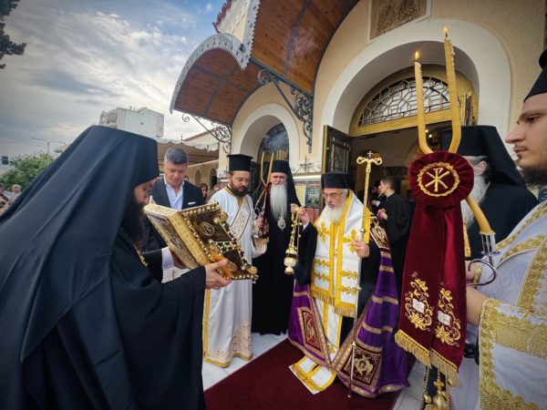 Η-πανήγυρις-του-Μητροπολιτικού-Ναού-Καλαμαριάς-και-η-υποδοχή-ιεράς-Σταυροθήκης
