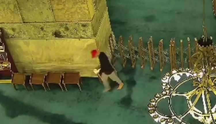 aπόπειρα-εμπρησμού-στην-Αγιά-Σοφιά:-Πώς-έδρασε-ο-δράστης-–-Τι-αναφέρουν-τουρκικά-μέσα