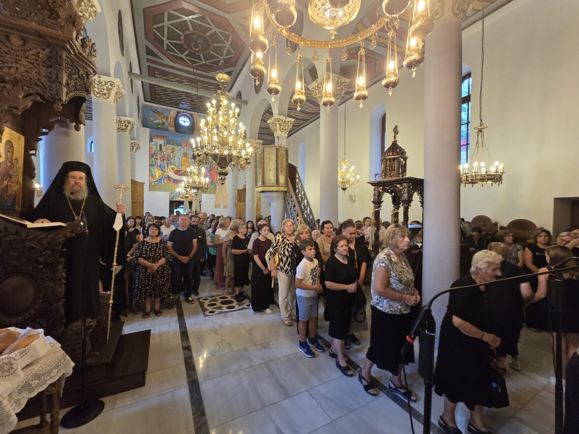 ΙΜ.-Ιερισσού:-Συνεχίζονται-οι-Ιερές-Παρακλήσεις-στο-Ιερό-Προσκύνημα-Μεγάλης-Παναγίας