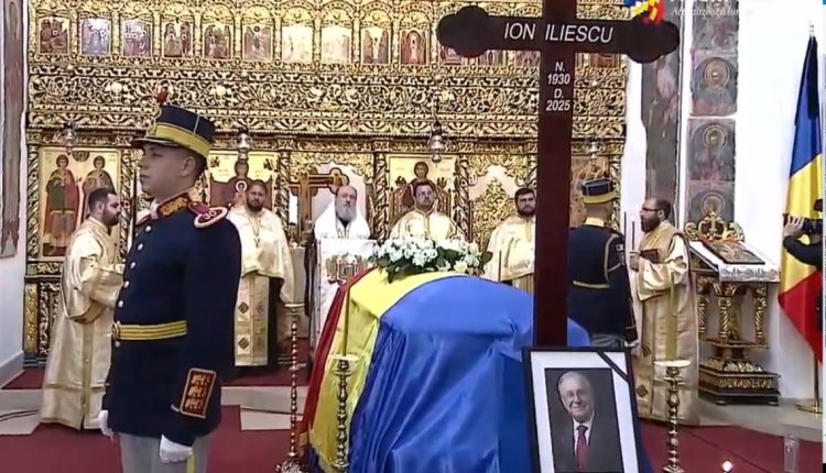 Με-στρατιωτικές-τιμές-το-“ύστατο-χαίρε”-στον-πρώην-Πρόεδρο-της-Ρουμανίας,-Ίον-Ιλιέσκου-(ΦΩΤΟ-&-ΒΙΝΤΕΟ)