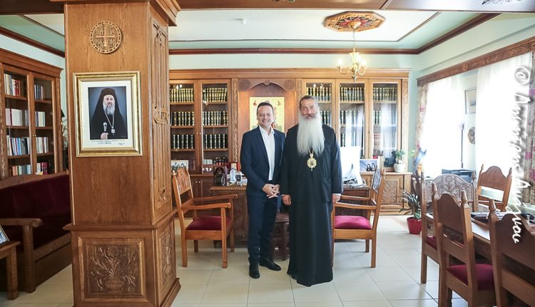 Ο-Δήμαρχος-Αθηναίων-Χάρης-Δούκας-στον-Μητροπολίτη-Φθιώτιδος