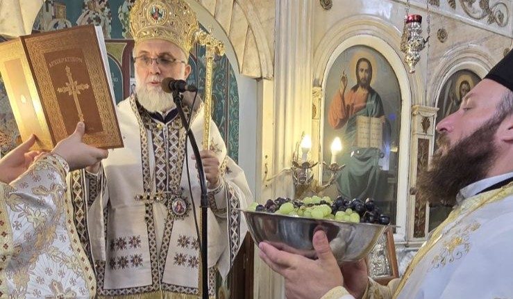Ο-Επίσκοπος-Σκοπέλου-στην-πανηγυρίζουσα-Ενορία-Μεταμορφώσεως-του-Σωτήρος-Ψαχνών