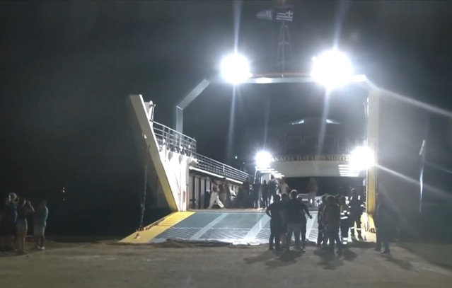 Στα-Νέα-Στύρα-το-φέρι-μποτ-που-προσάραξε-σε-ξέρα-–-Προχωρούν-σε-ομαδικές-αγωγές-και-μηνύσεις-οι-επιβάτες