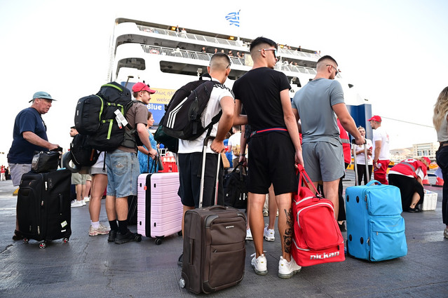 Τα-9-μποφόρ-στο-Αιγαίο-έφεραν-χάος-στα-λιμάνια-–-Απαγορευτικό-απόπλου-σε-Πειραιά,-Ραφήνα-και-Λαύριο