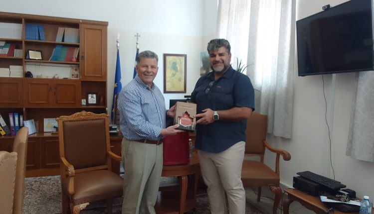 Συνάντηση-με-τον-πρόεδρο-της-Παμεσσηνιακής-Ομοσπονδίας-Αμερικής-και-Καναδά-στην-ΠΕ-Μεσσηνίας