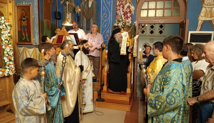 Ο-Μητροπολίτης-Παροναξίας-στον-πανηγυρίζοντα-Ιερό-Ναό-Μεταμορφώσεως-του-Σωτήρος-στην-Μάρπησσα-της-Πάρου