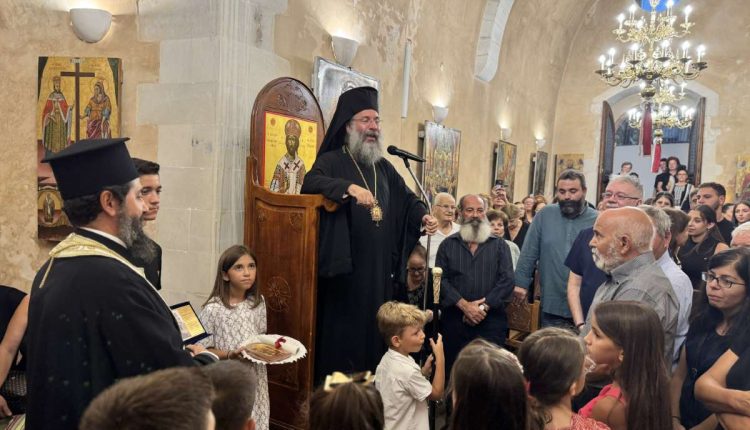 Ο-Μητροπολίτης-Ρεθύμνης-στον-Ιερό-Ναό-Κοιμήσεως-της-Θεοτόκου-Κυριάννας